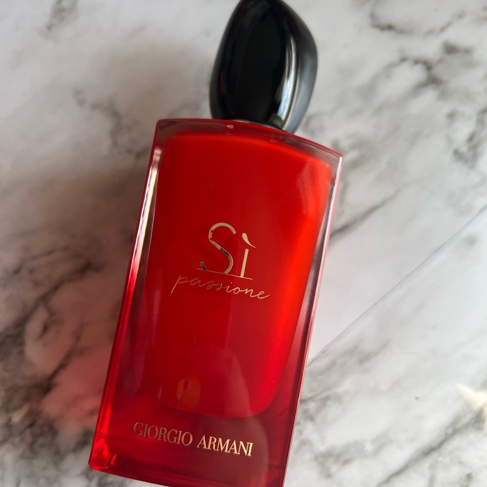Si Passione Intense perfume